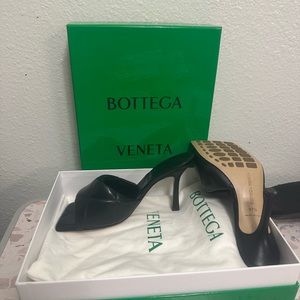 Bottega Veneta size 7